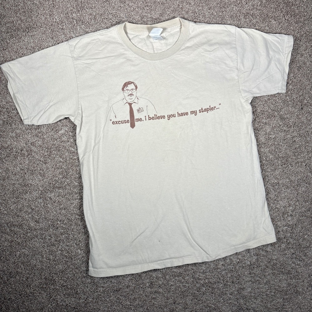 Office Space Milton Stapler Graphic Tee Tan Gildan Ultra Cotton Mens L‎ 2004
